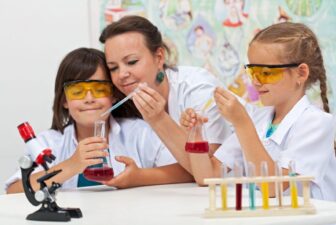 Girls in STEM: Čarobni svijet kemije”